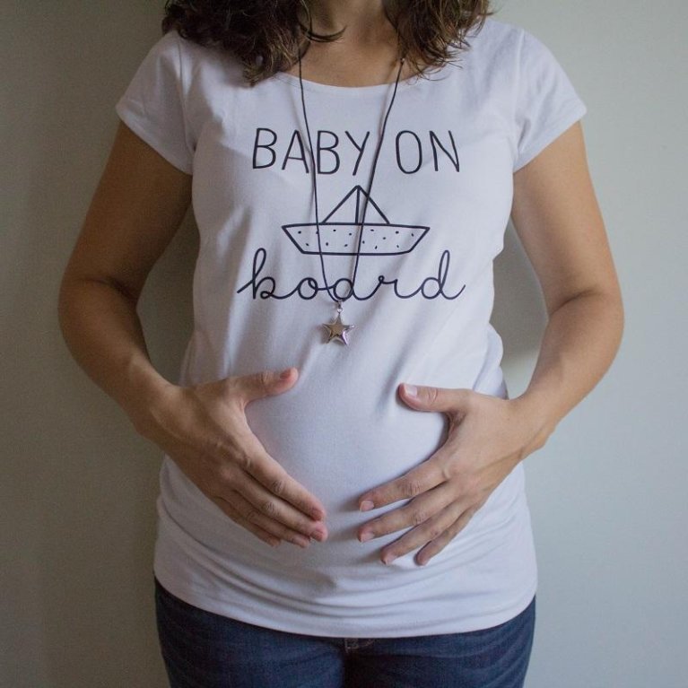 Camiseta embarazada Baby on board de Maminébaba