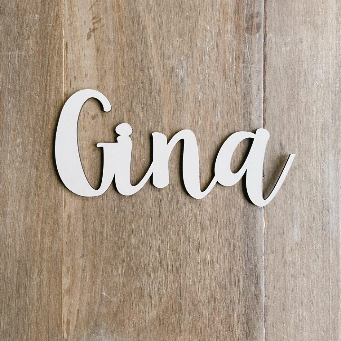 Disco madera con nombre personalizado – Las Cosas de Gina