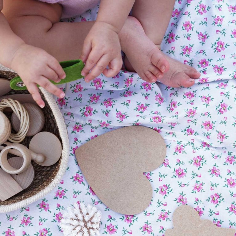 Juguete educativo para bebé cesta de tesoros Montessori - Mamá Luz 2