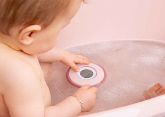 El primer baño del bebé: imprescindibles y consejos