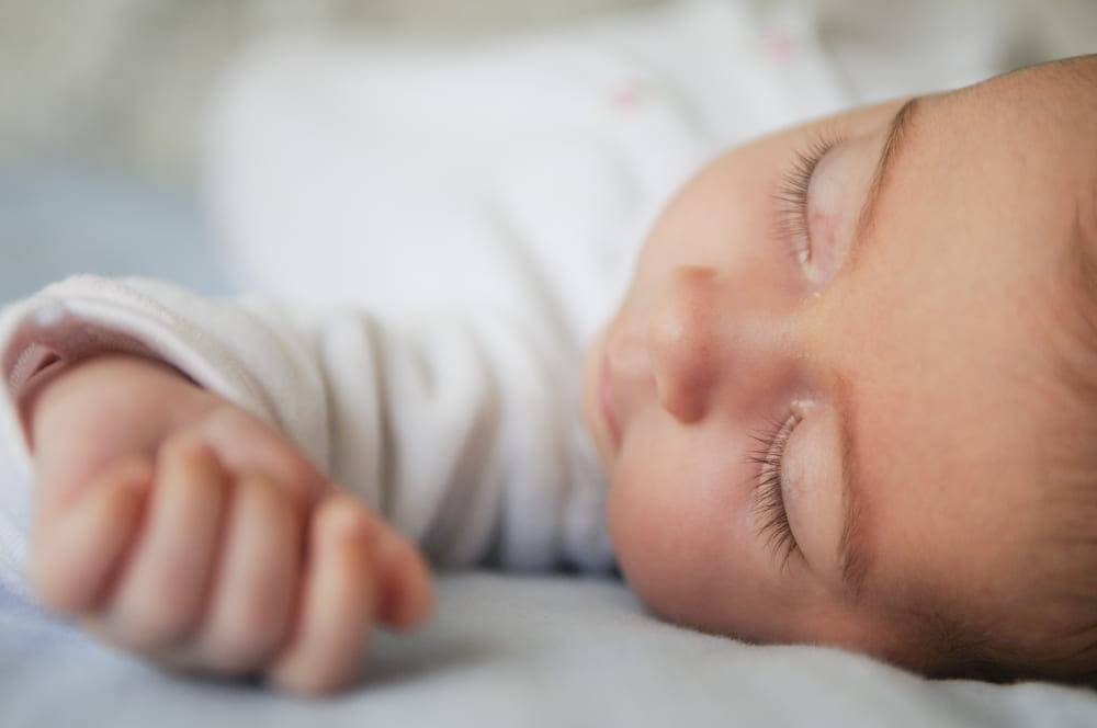 ¿Cómo alargar el sueño del bebé por la noche?: Descanso del bebé en un entorno seguro.